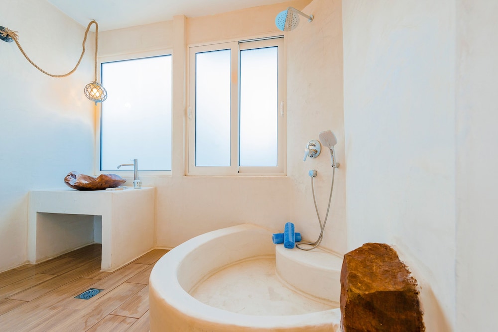 Kouros Home Hotel