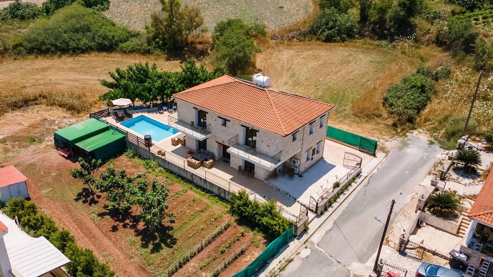 Villa Nikolina - 5 En-suite Bedrooms