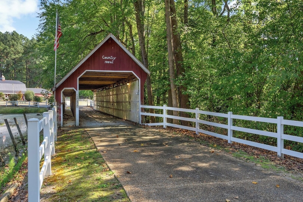 Pet-friendly 3BR Lake House Firepit + Pier