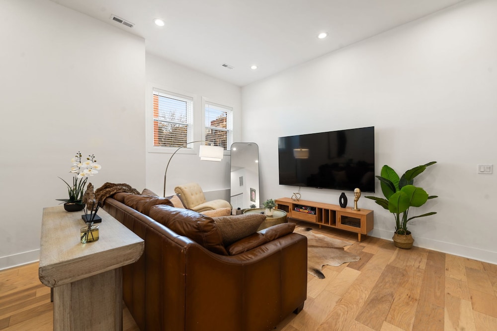 New Listing Family West Town Unit