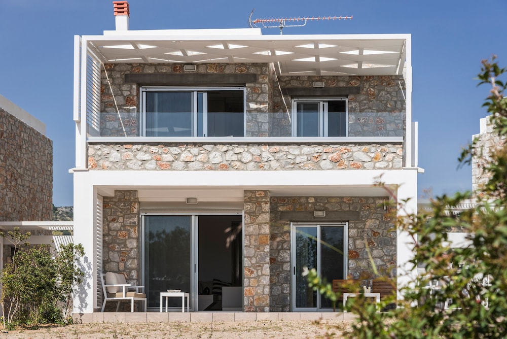 Cedar Bay Beachside Villas