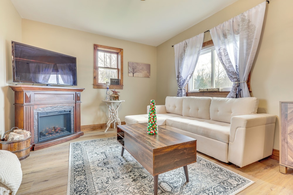 Grill & Fire Pit: New Market Getaway on 3-acres!