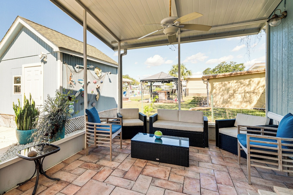 5 Mi to Manatees! Waterfront Crystal River Home