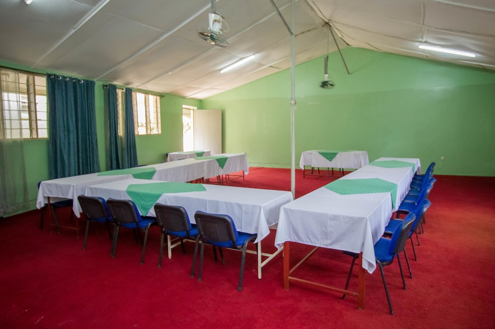 Emirina Travel Hotel