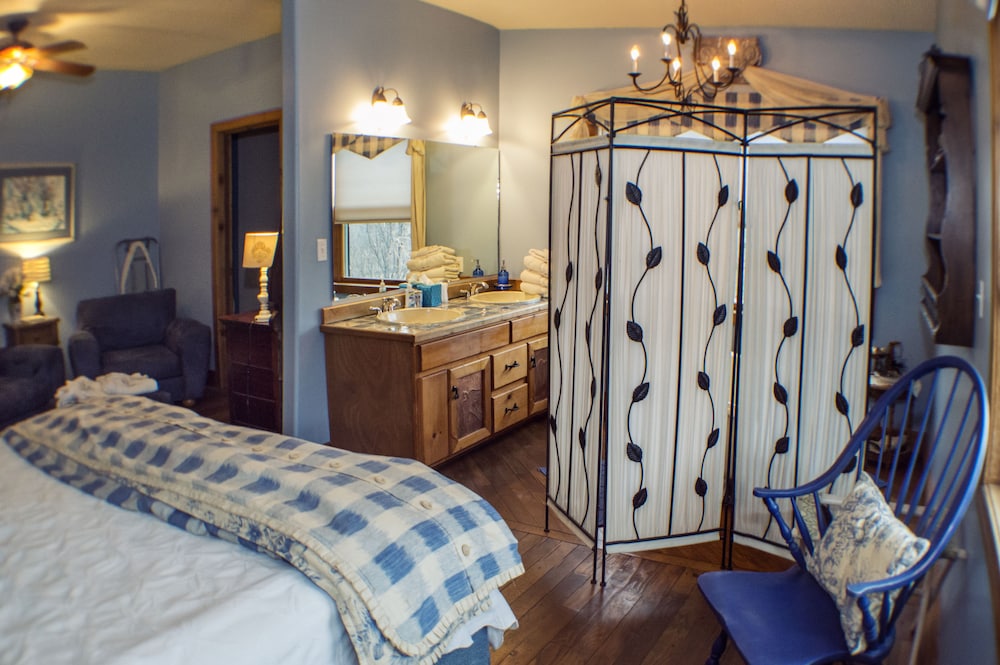 Lawrence Vacations - Circle S Ranch - Property Image 25