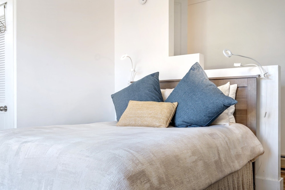 Beachwood Getaway Sleeps 10!
