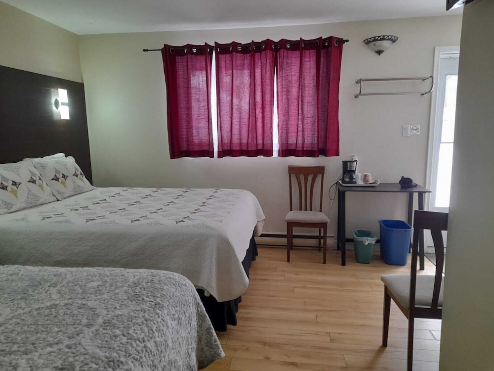 Three Islands Motel