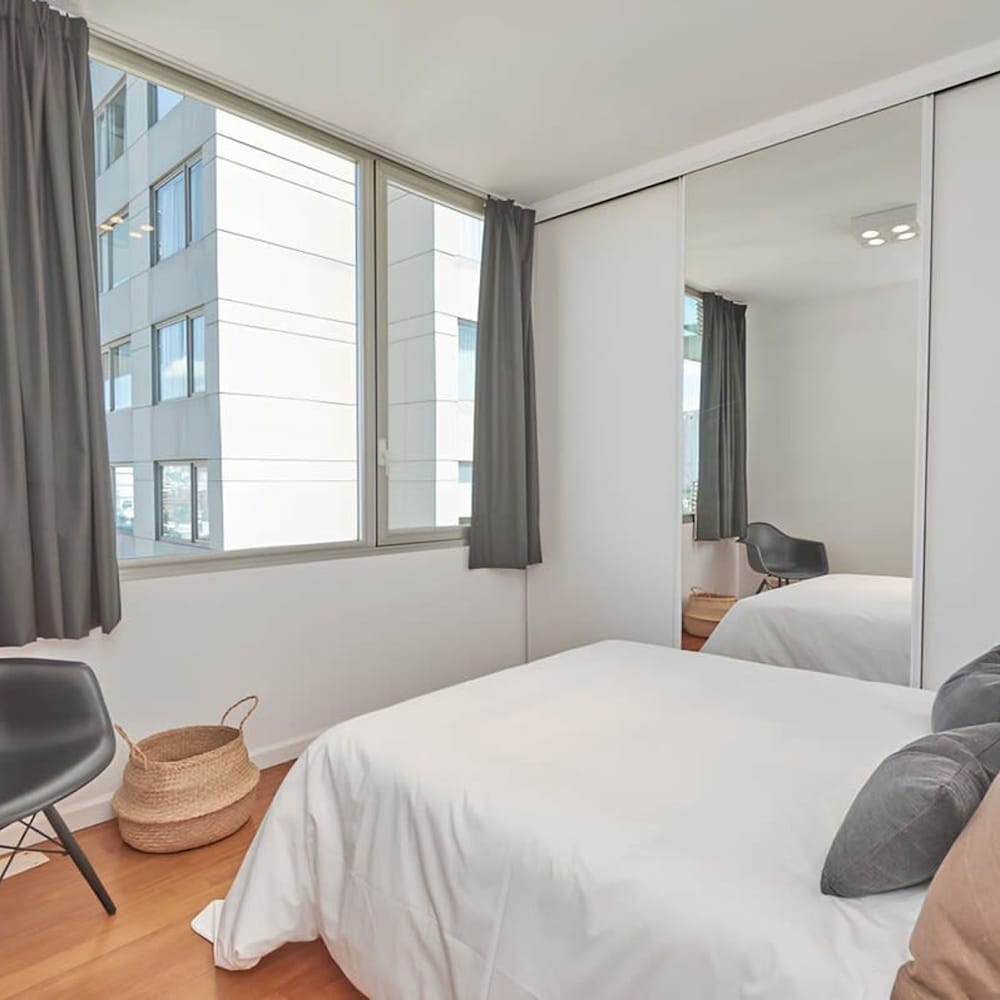 Torre Montagna I Stylish 1BR With Balcony in Nu ez