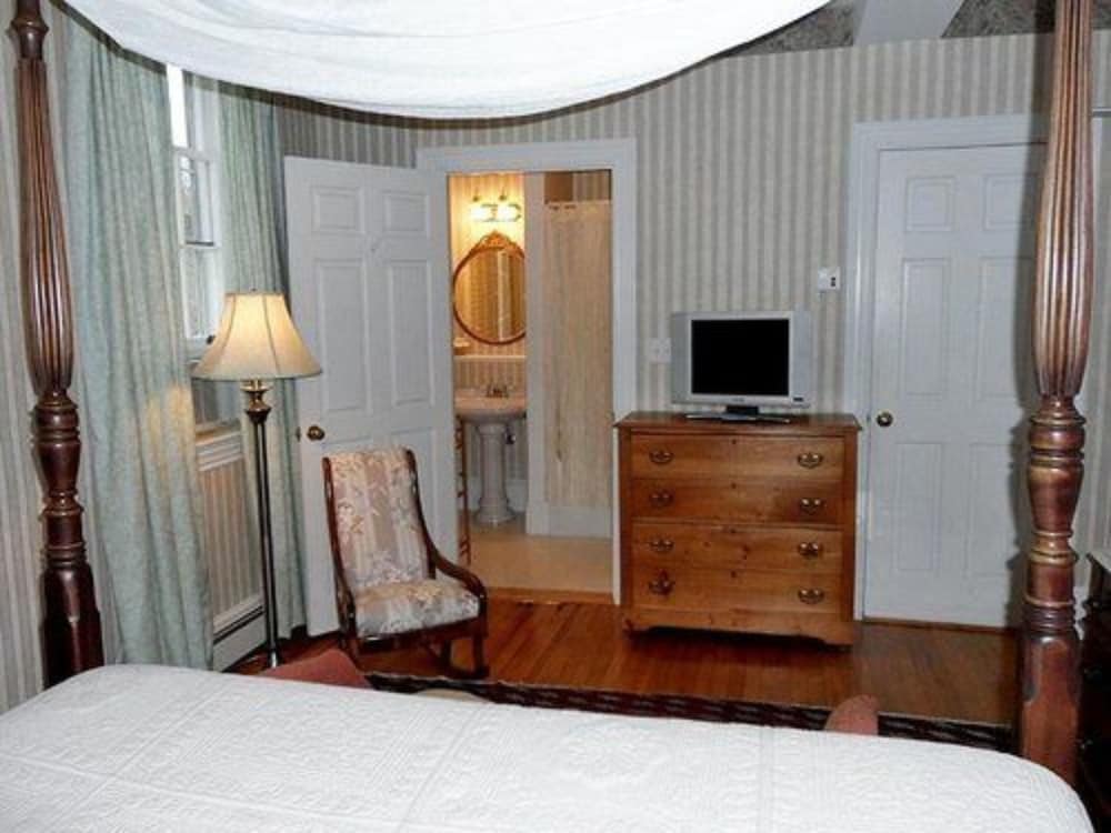 Hillsdale House Inn