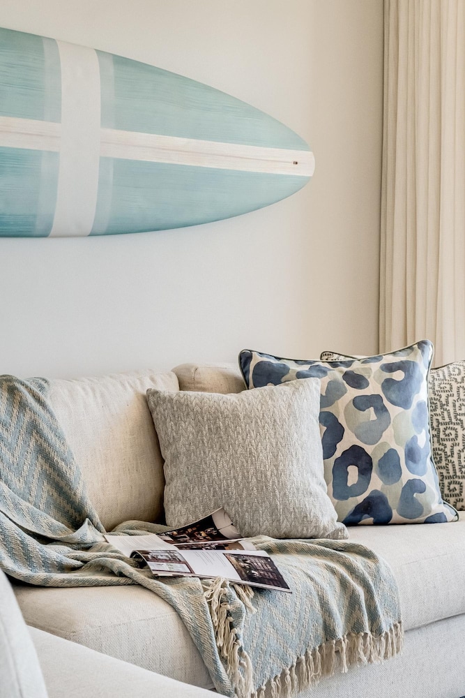 Apartment w Sea Views by Camps Bay Beach Kyanos