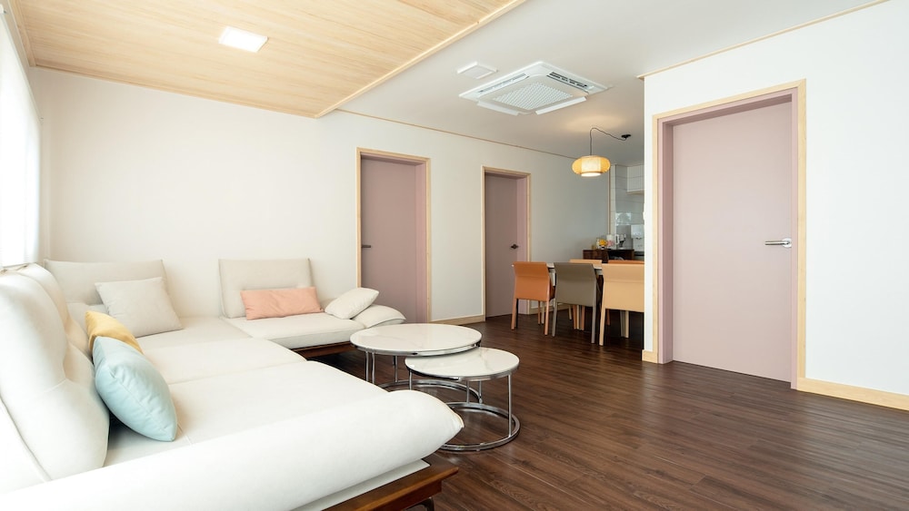 Jeju Staysosoheon Dokchae Pension view 4