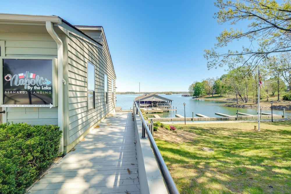 Dock + Pool Access: Condo on Smith Mountain Lake