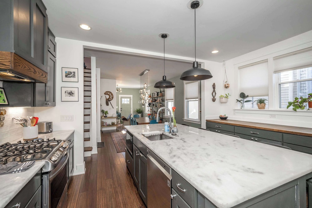 Northside Nook Home for 6!