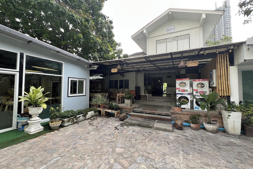 Orchid Hostel Near Bumrungrad Hospital and Nana Market