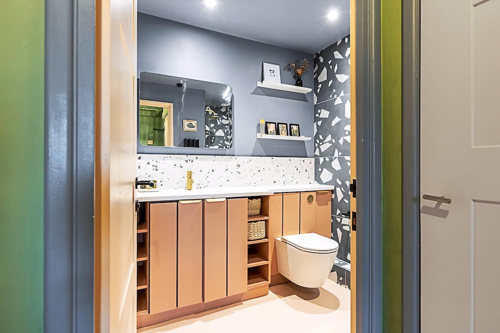 Bright 2-bed Home Near Putney Riverside