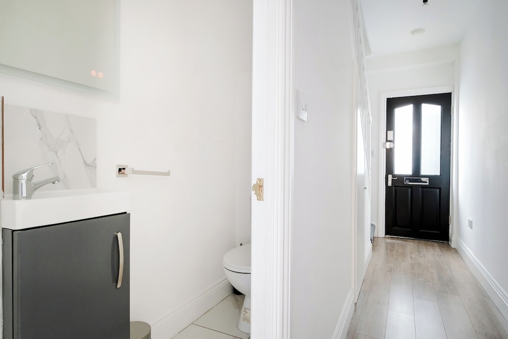 Luxury 4 Bedroom House in Central London