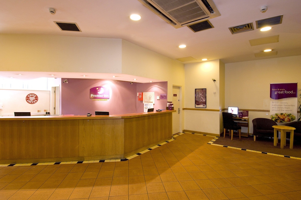 Premier Inn Manchester Portland St 3