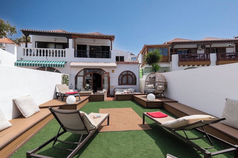 Villa Tricia 6 Bedroom Las Americas