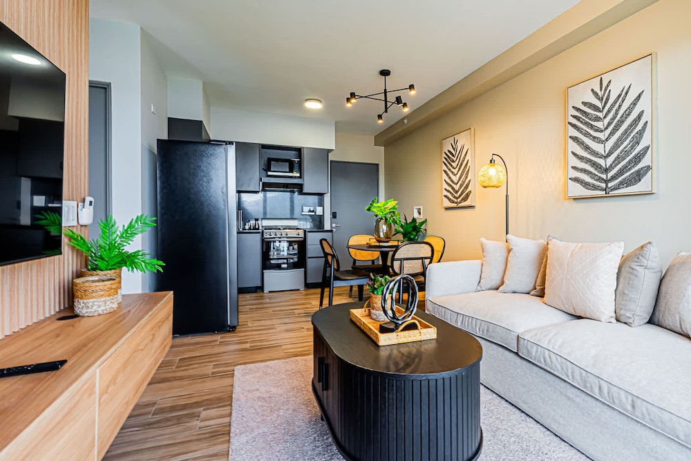 w Regal 1BR w Great Deco in Centriqo