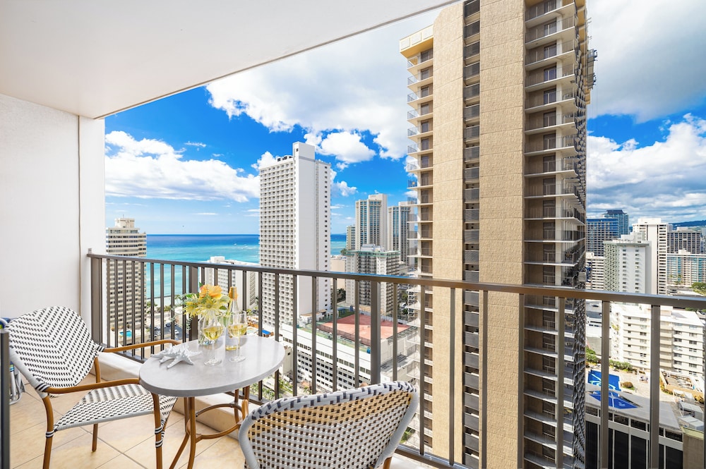 High Floor Ocean View Condo (King Bed and Parking) hotel photo