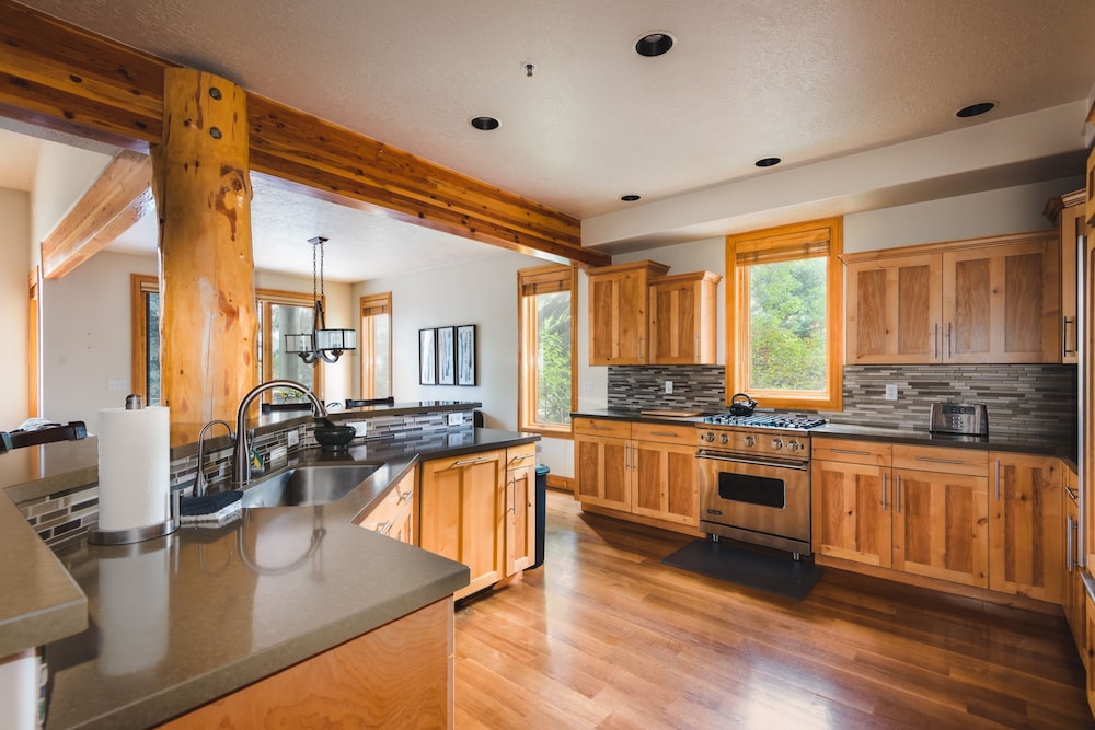 Conifer by Avantstay Secluded Cabin Amongst the Trees w Hot Tub