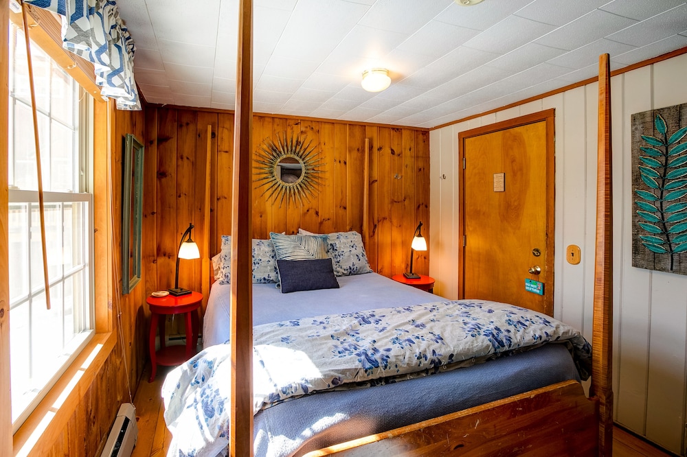 Timberholm Inn
