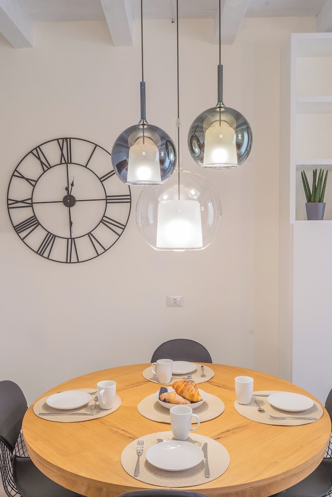 Modern & Stylish Apartment in Como City by Rent all Como