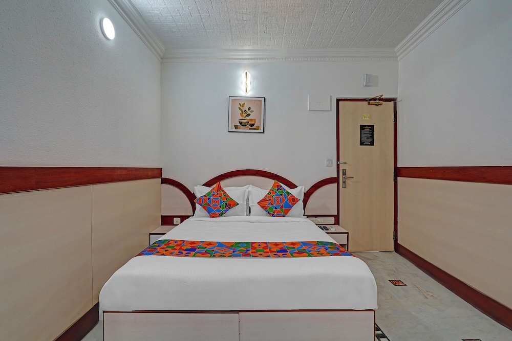 Fabhotel The Black Diamond