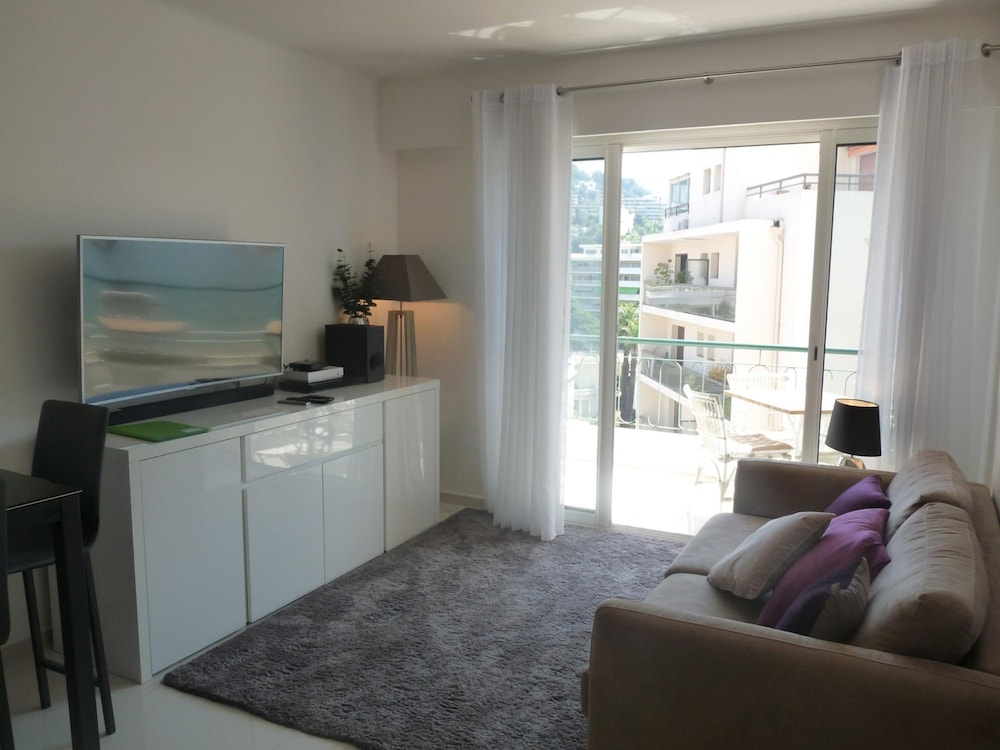 Two Bedroom Apartment Next to the Croisette in Cannes a Short Walk to the Palais des Festivals - 1961