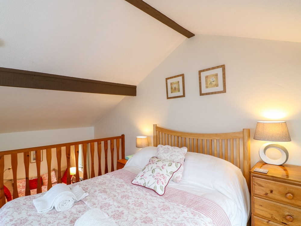 Woodstock Cottage view 4