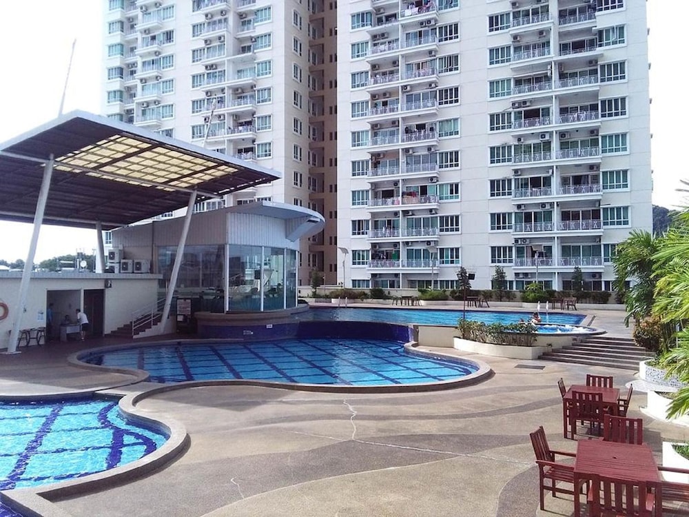One Borneo Condominium by Josie photo 5