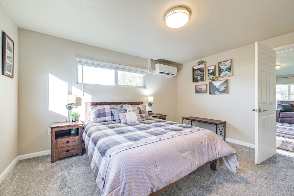 Family-friendly Cottage w/ Playground in Centralia