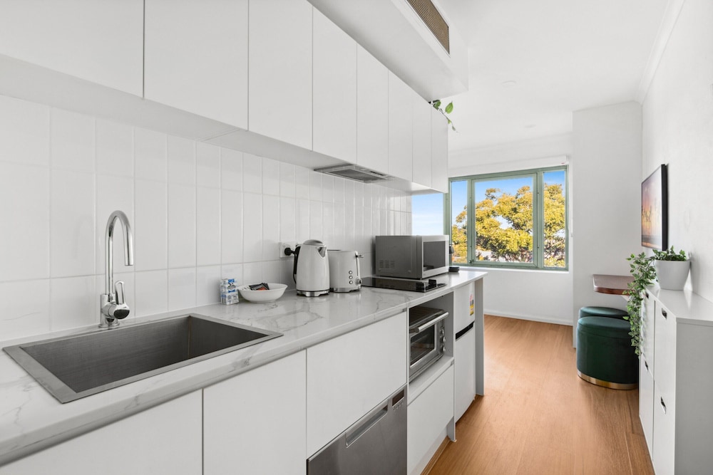 Stylish Studio in the Heart of Newtown With Pool
