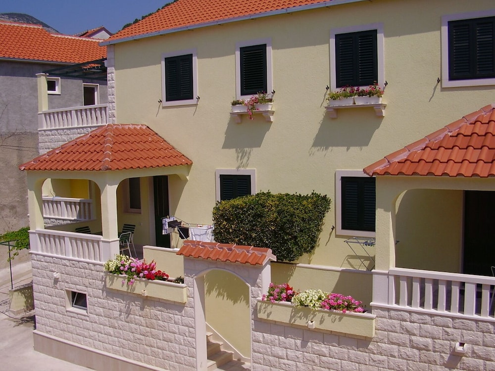 Josi - With Beautiful Garden - A1 Plavi view 3