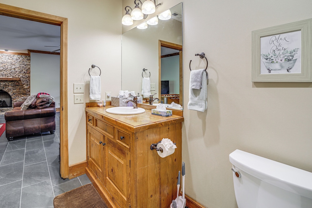 Hot Tub & Fire Pit: Secluded Gem in Franklin view 2