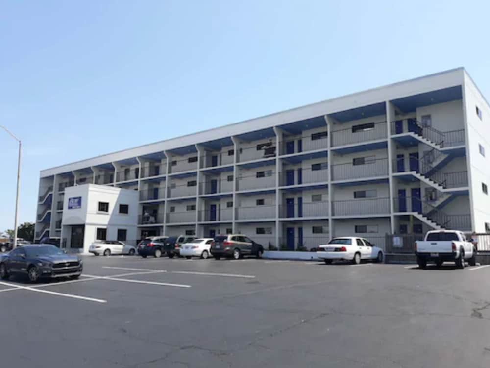 Surf Suites view 3