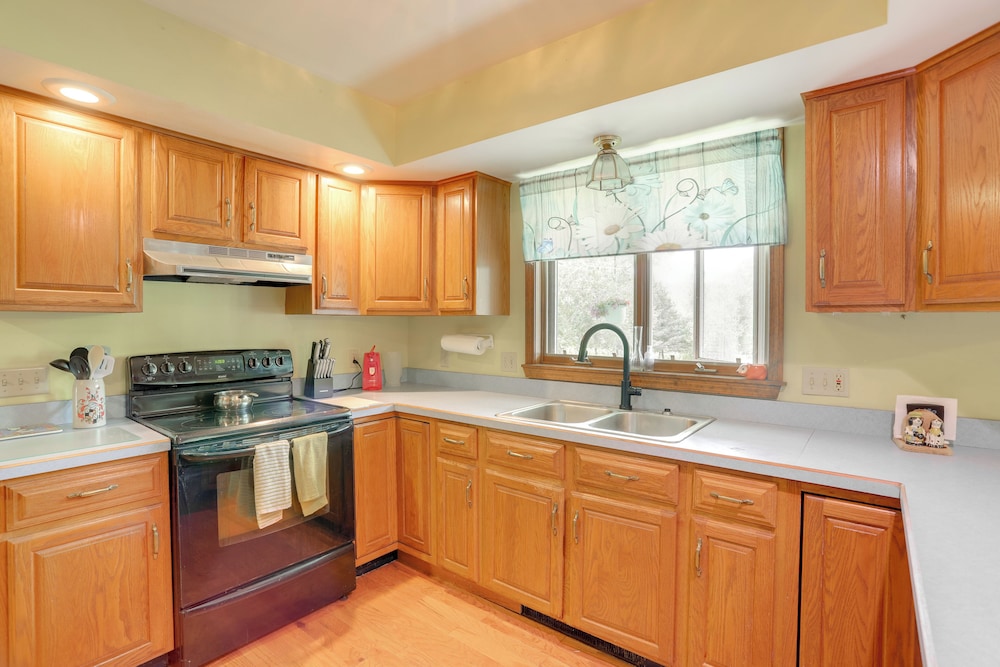 Home w/ Large Yard: 8 Mi to Holiday Valley Resort