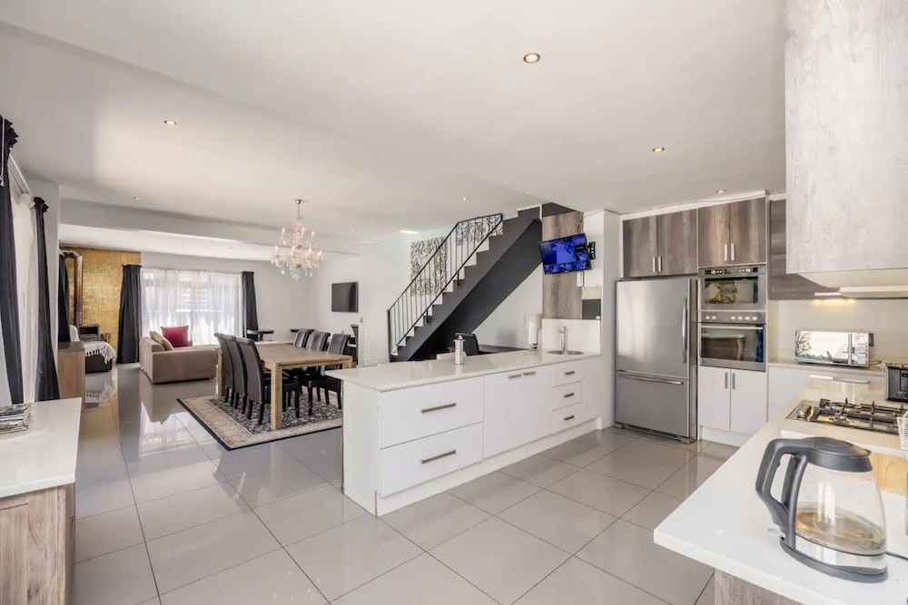 Bright and Homely 3 Bedroom Home in Newlands view 4