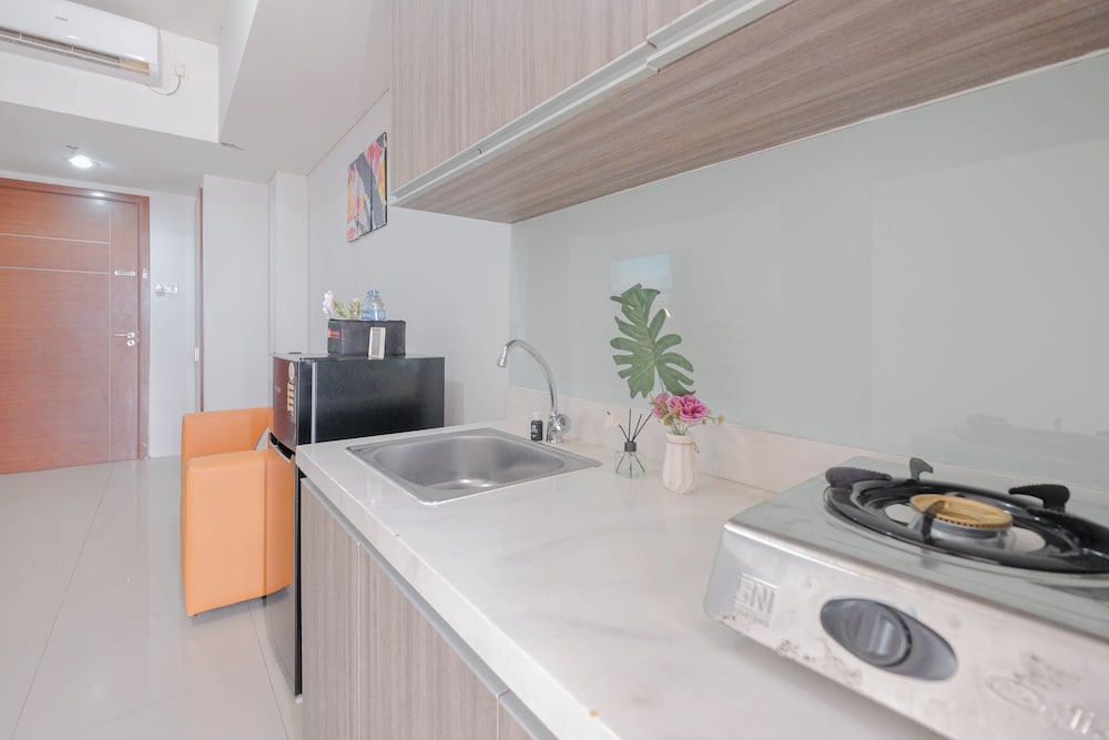 Warm And Comfy 2Br Apartment At Vittoria Residence