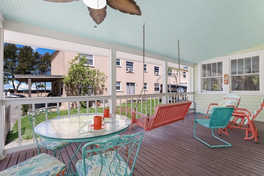 Marmalade Mermaid 3 Bedroom Home by RedAwning