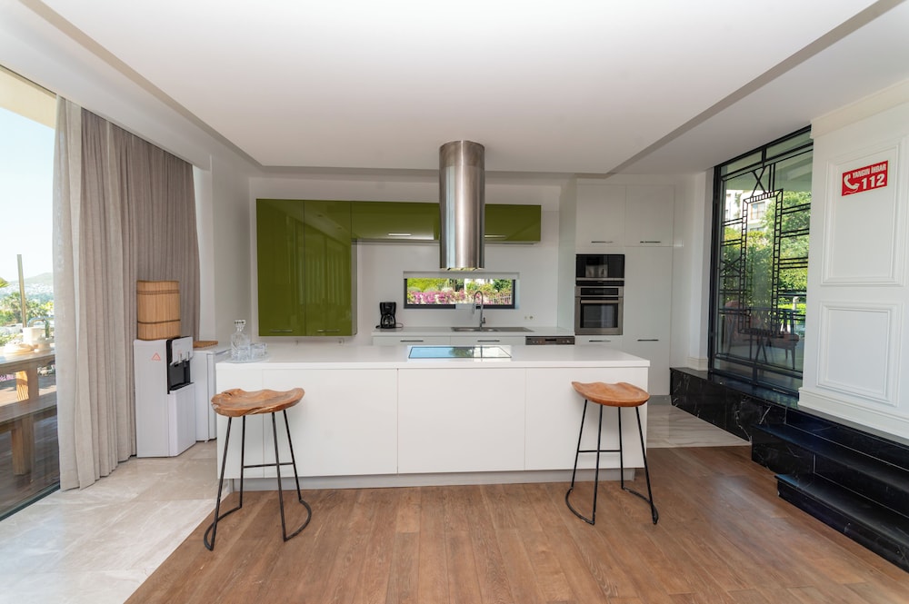 Marinhill High Luxury Property