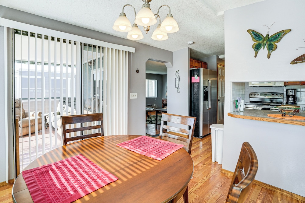 Pool, Hot Tub & Tennis Courts: Yuma Home Near Dtwn