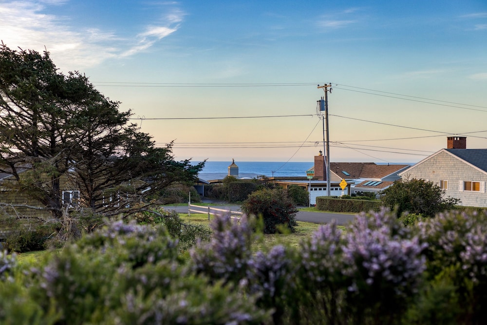 Half Block to Beach w Oceanview Patio Balcony The Shore Pine by Avantstay