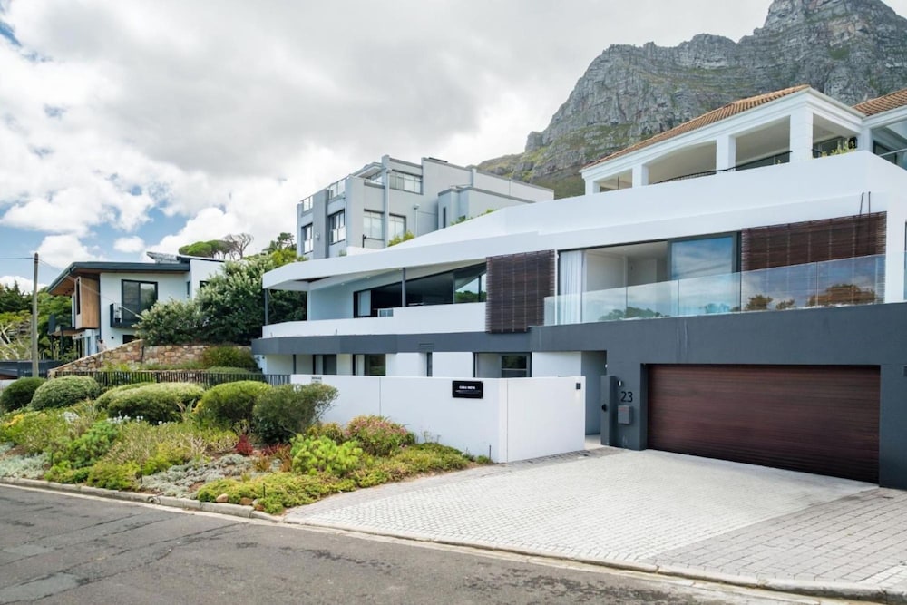 4BR Camps Bay Villa w Pool and Garden Casa Meya