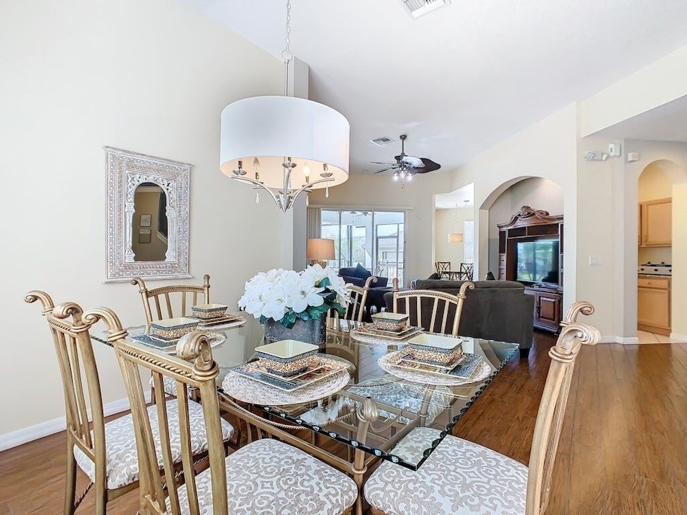 Spacious 5br Home W/ Private Pool+spa In Scenic Davenport Location 5 Bedroom Villa