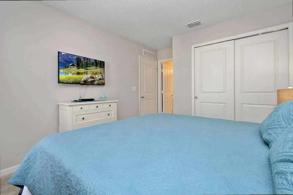 Modern 4BR Townhome Near Disney in Gated Resort