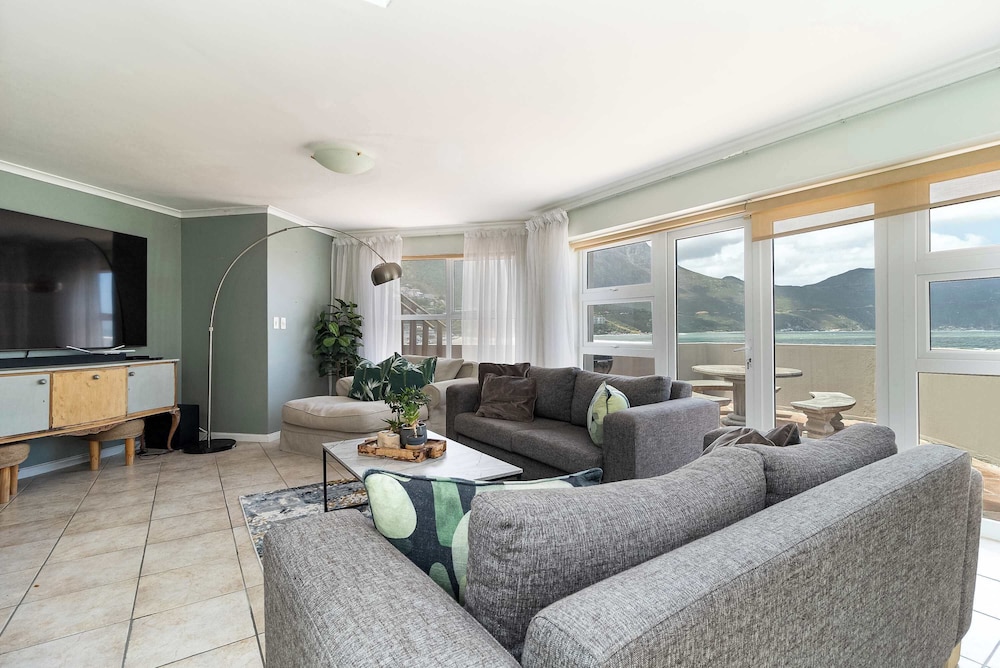 Beachfront Villa Sea Breeze ,hout Bay
