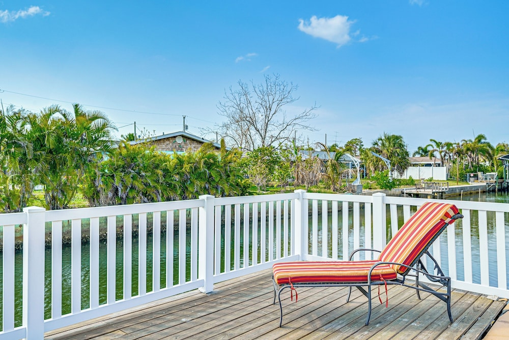 < 1 Mi to Hudson Beach: Waterfront Apt w/ Dock