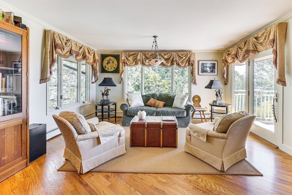 Deck & Mtn Views: Home in Colorado Springs