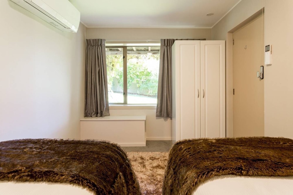 Private & Charming Panorama Retreat view 2